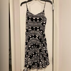 Old Navy Black and White Patterned Dress, size Medium